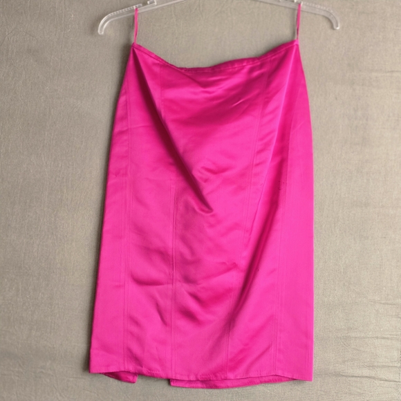 💗 GUCCI Pink Silk Pencil Skirt | Italian Designer Luxury | Size 40 | Stains - Picture 1 of 14